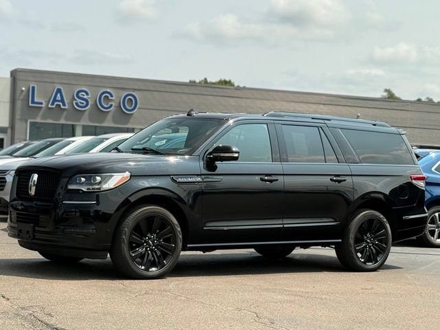 Used 2023 Lincoln Navigator L Reserve AWD/4WD image 1