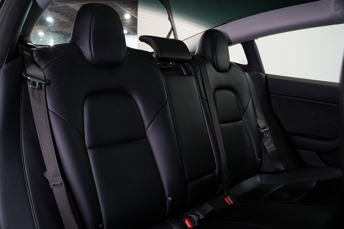 Used 2018 Tesla Model 3 Long Range RWD image 16