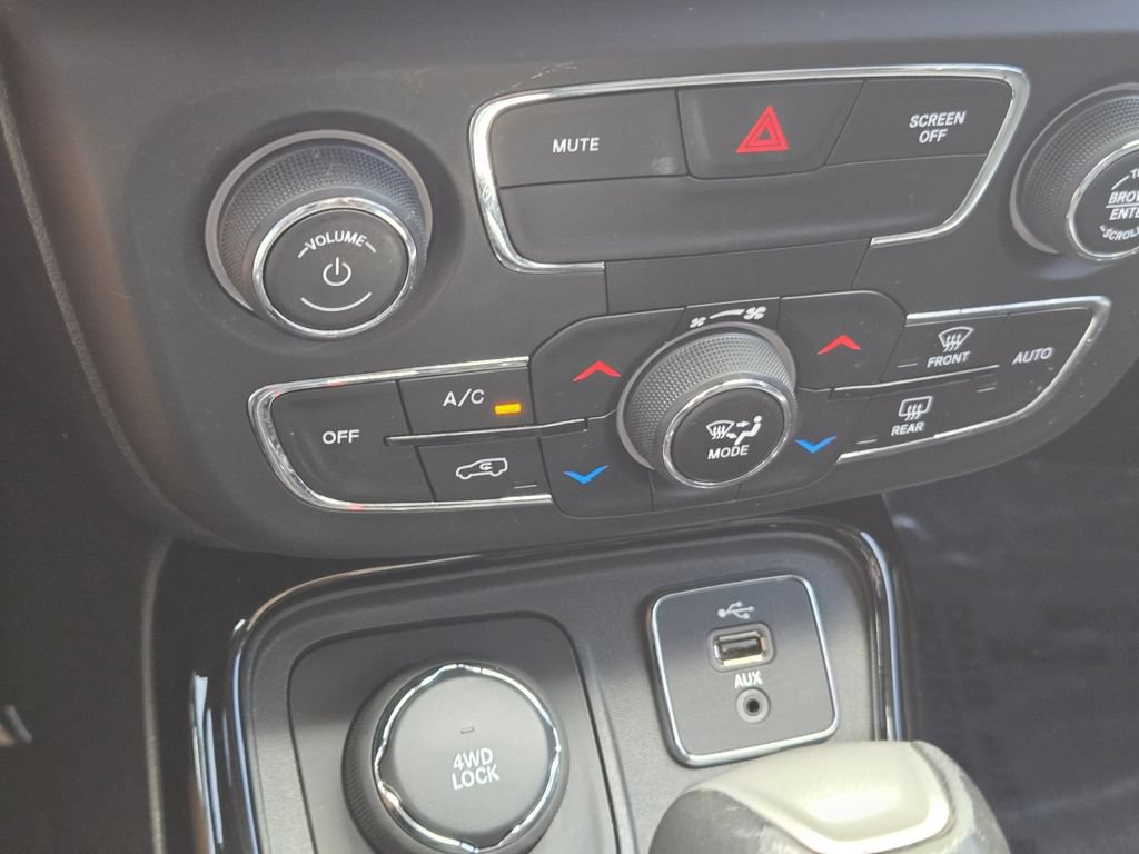 Used 2018 Jeep Compass Limited w/ Navigation Group AWD/4WD image 29