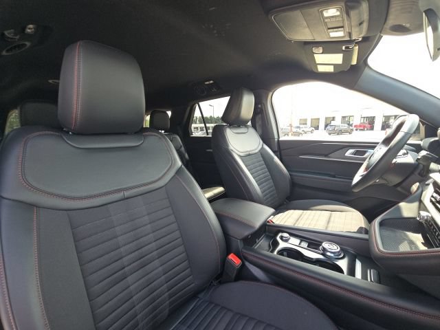 Used 2025 Ford Explorer ST-Line w/ ST-Line Street Pack AWD/4WD image 24