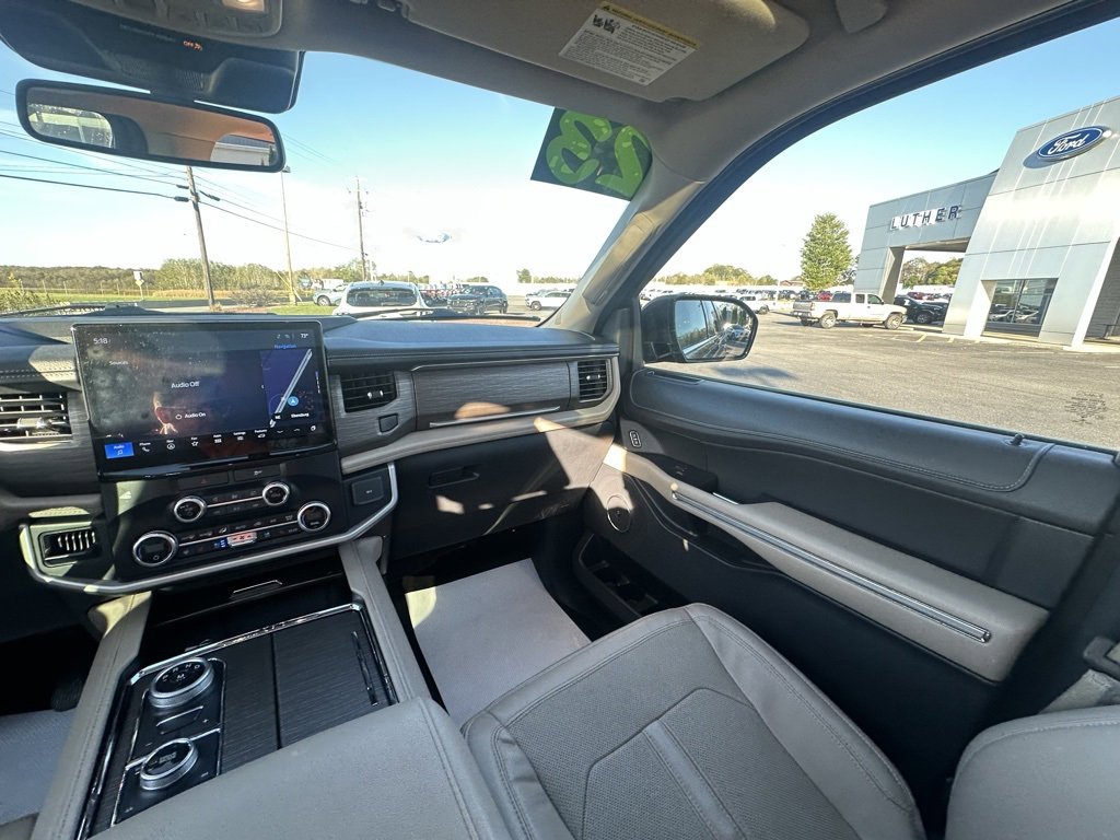 Used 2023 Ford Expedition Max Limited image 19