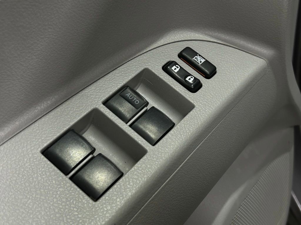 Used 2013 Toyota Highlander Base image 16