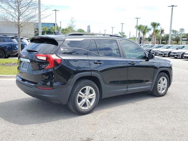 Used 2022 GMC Terrain SLE w/ Driver Convenience Package image 4