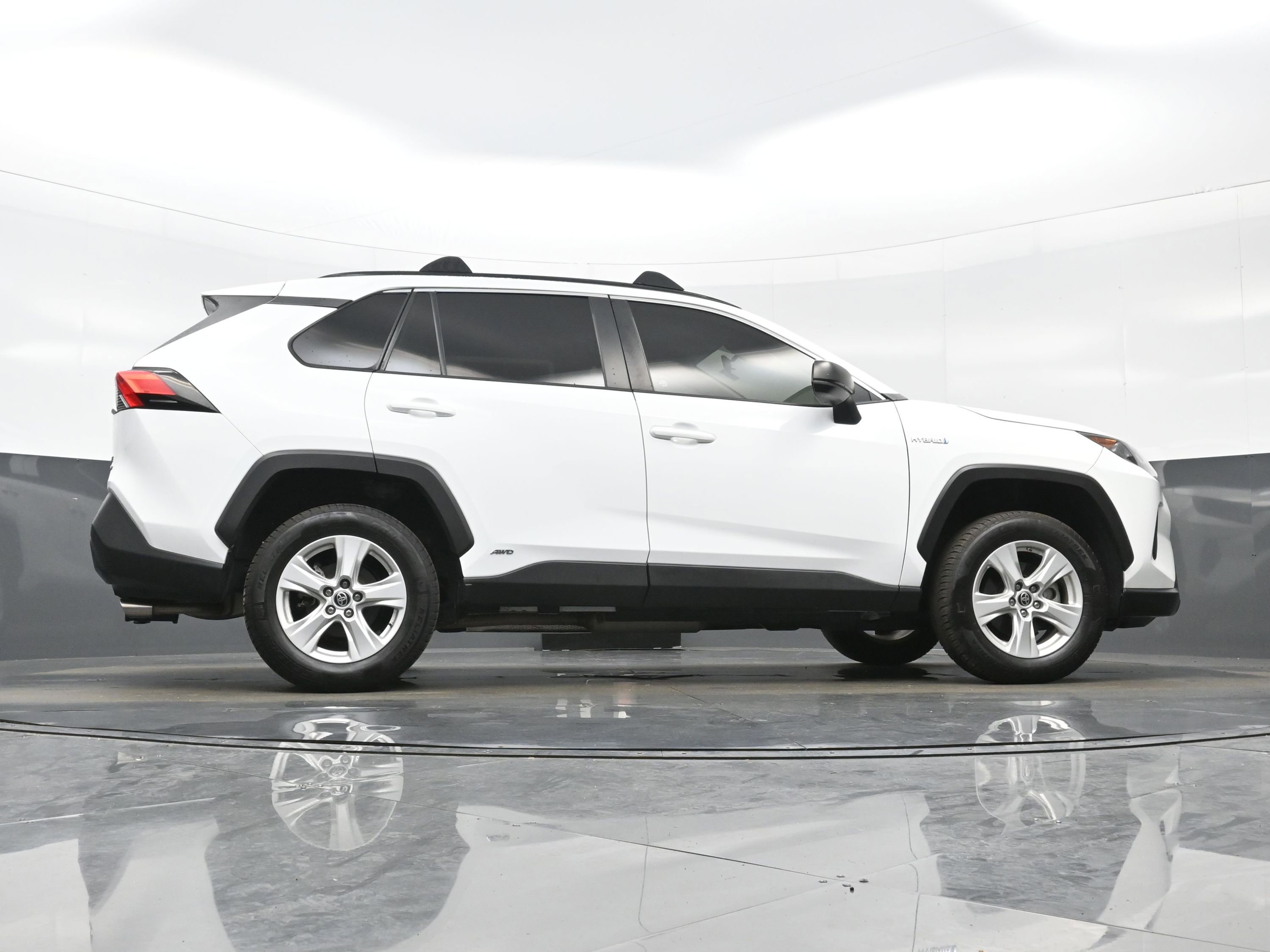 Used 2021 Toyota RAV4 LE AWD/4WD image 31