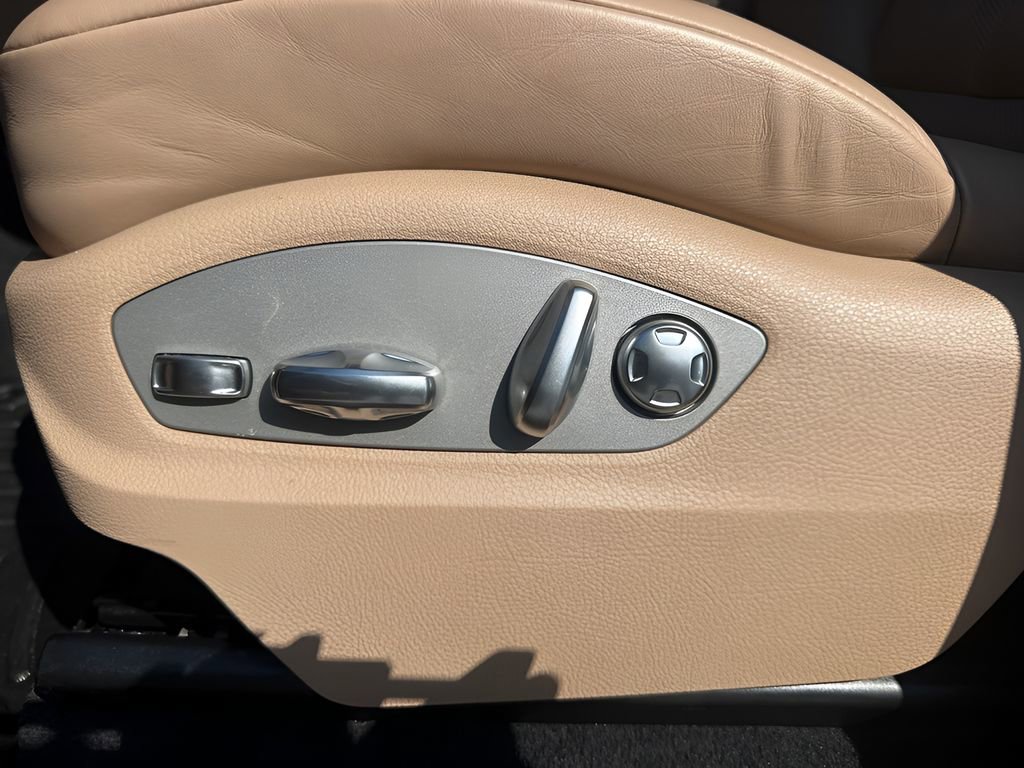 Used 2023 Porsche Macan Turbo image 10