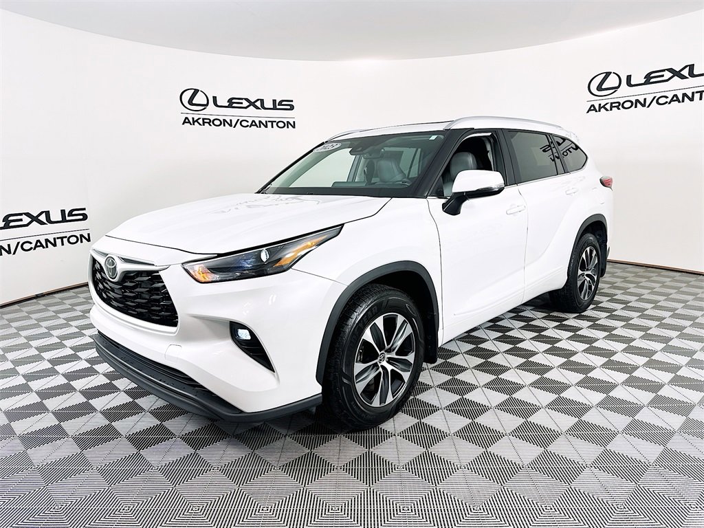 Used 2023 Toyota Highlander XLE image 5