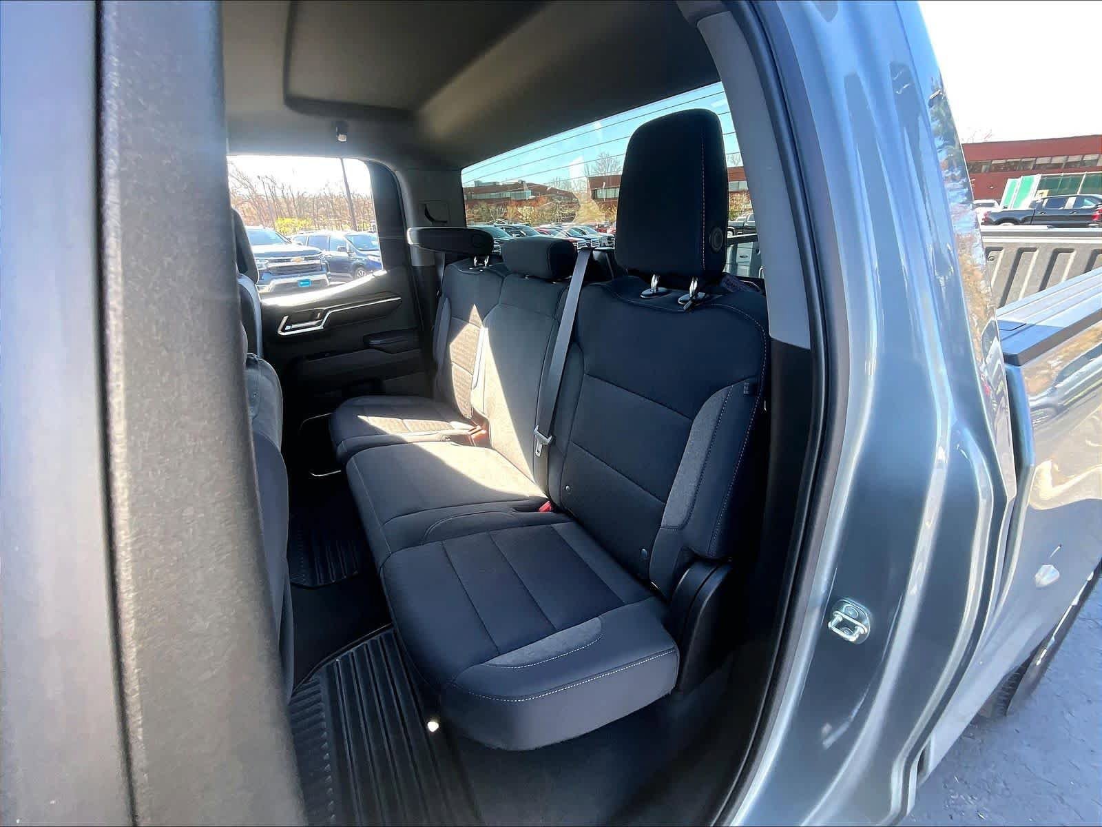 Used 2023 Chevrolet Silverado 1500 LT AWD/4WD image 14