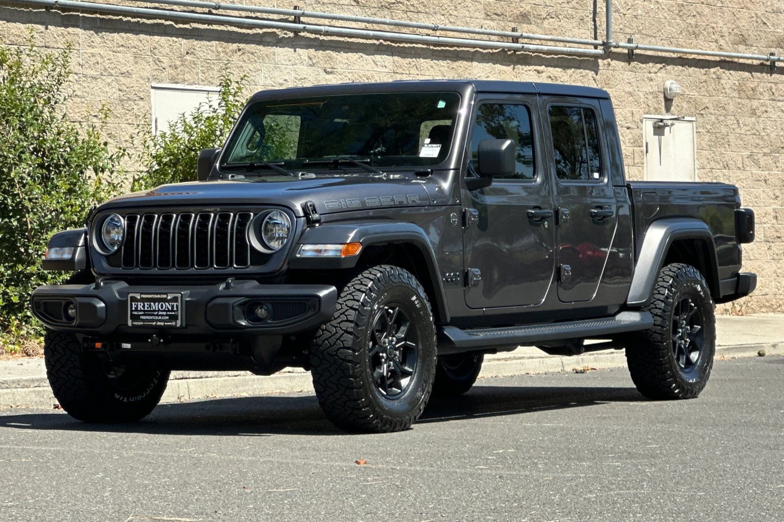 Used 2025 Jeep Gladiator Sport AWD/4WD image 7