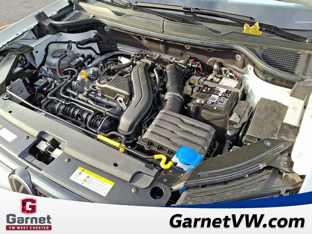 Used 2025 Volkswagen Taos SEL image 30
