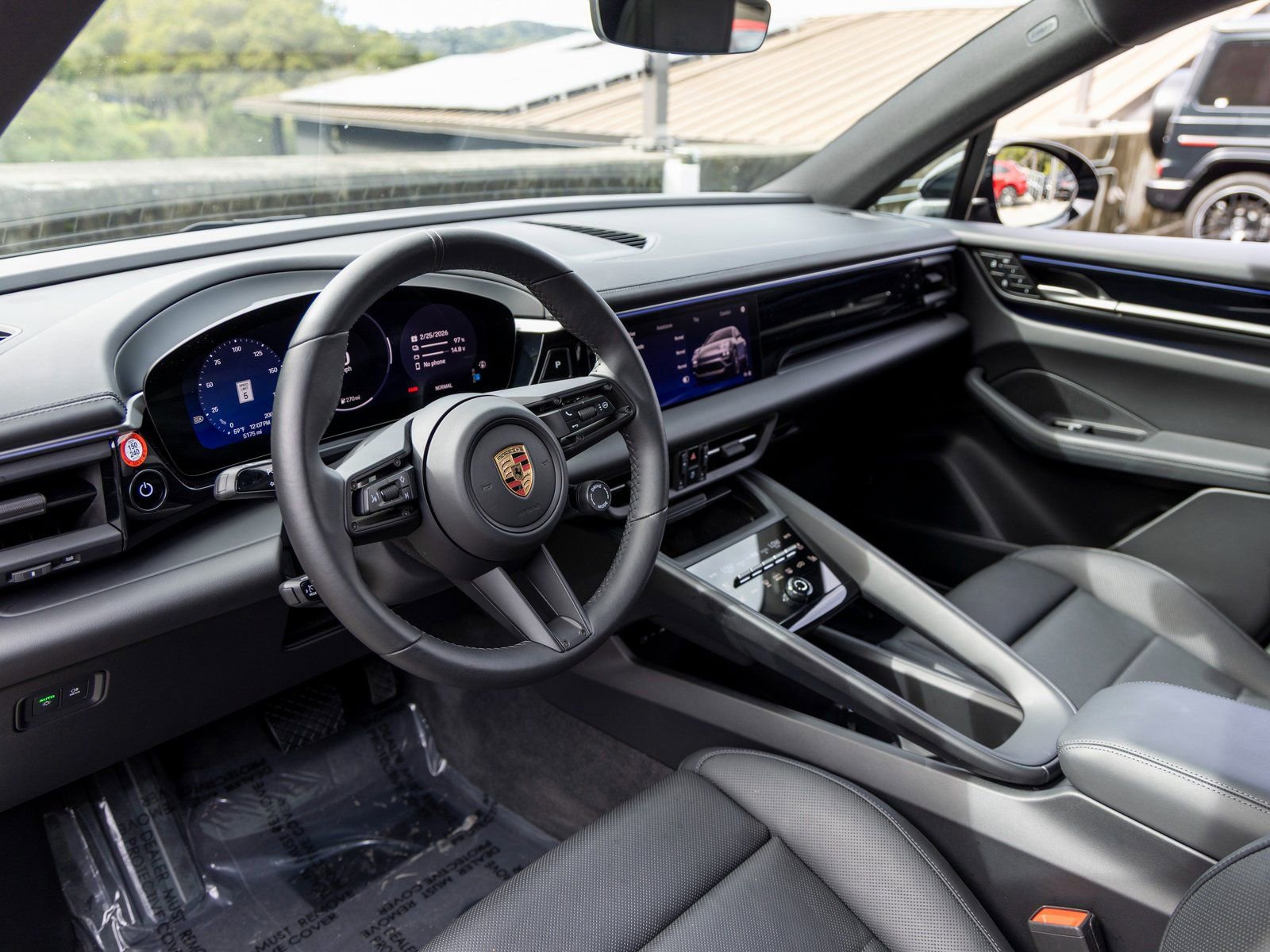 Certified 2025 Porsche Macan Electric image 4