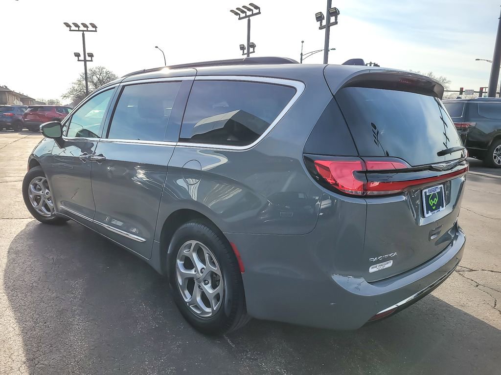 Used 2023 Chrysler Pacifica Limited image 6