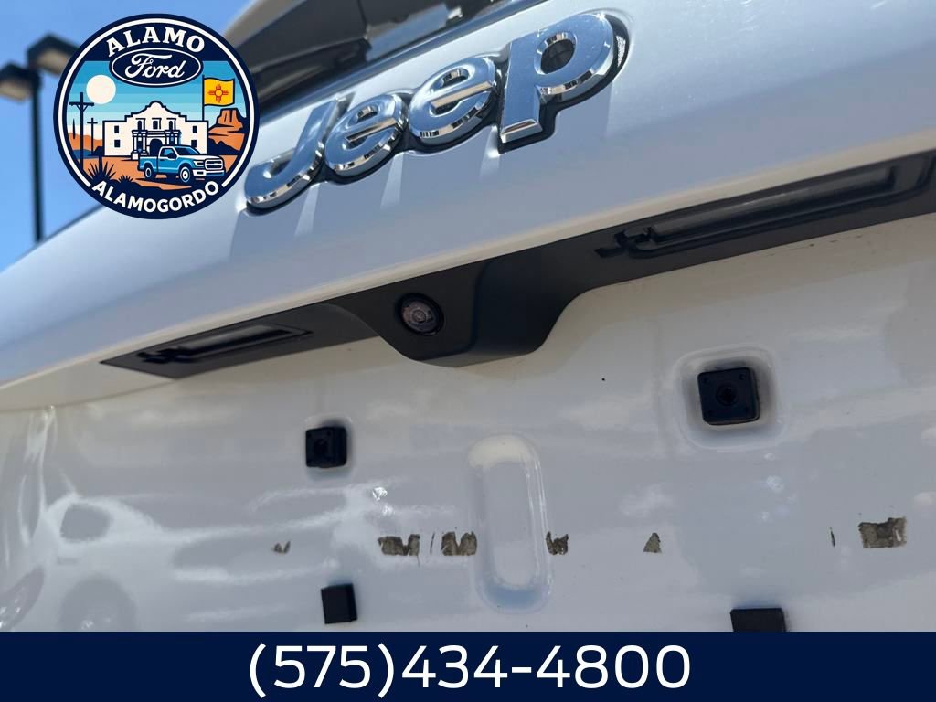 Used 2024 Jeep Compass Latitude image 18