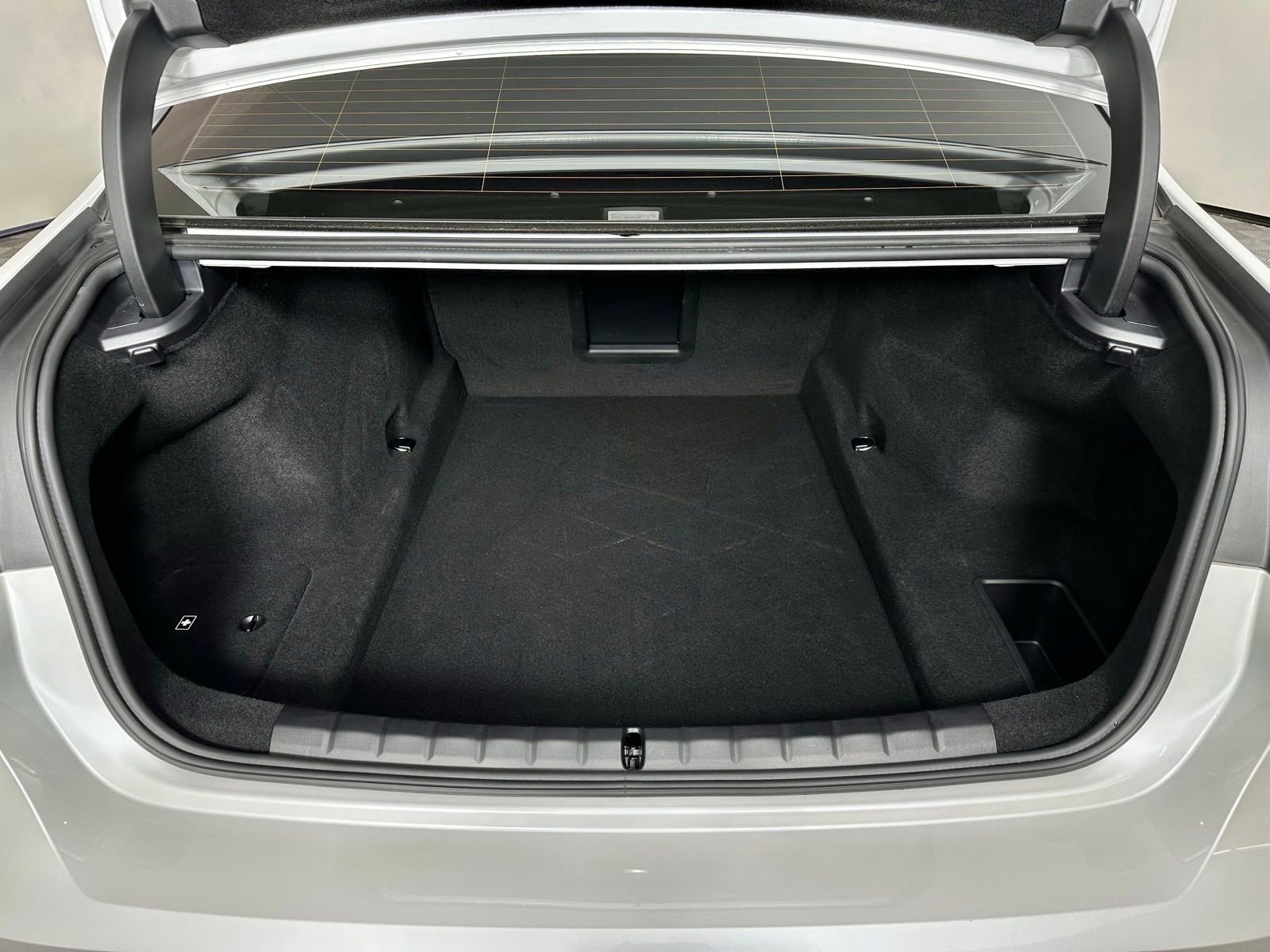 Used 2023 BMW 760i xDrive w/ Parking Assistance Package image 29