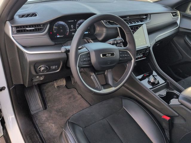 Certified 2025 Jeep Grand Cherokee Altitude image 11