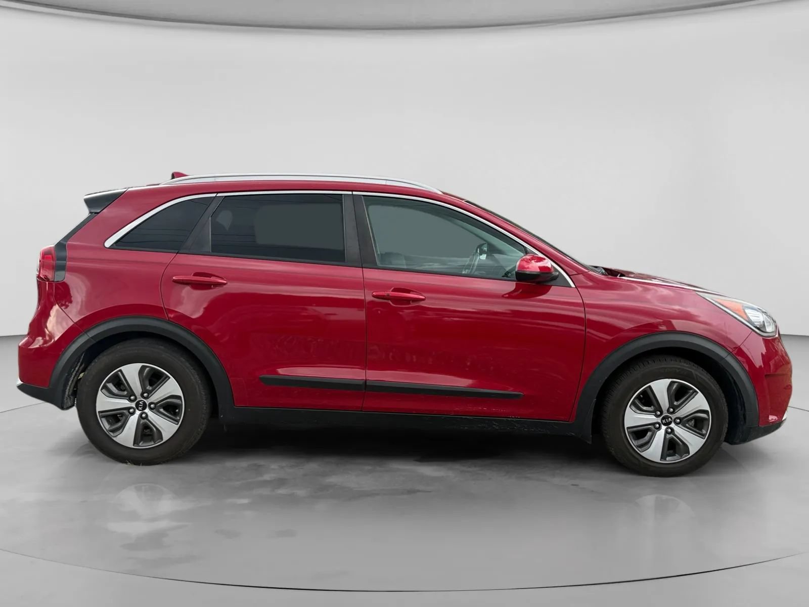 Used 2017 Kia Niro LX FWD image 6