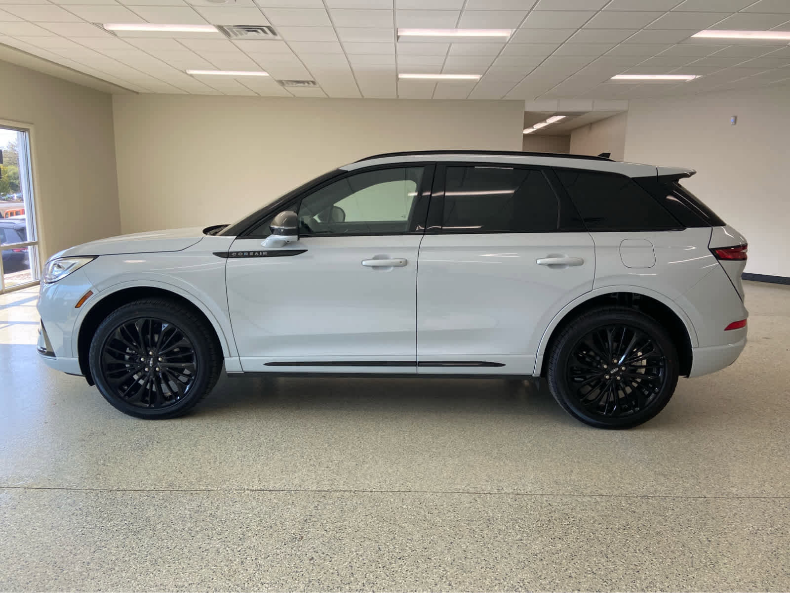 Used 2025 Lincoln Corsair Reserve w/ Jet Appearance Package image 14