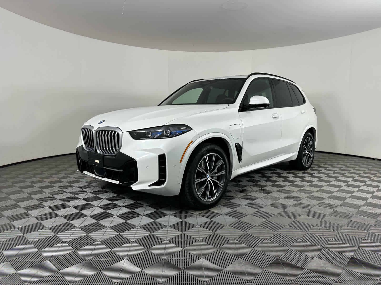 New 2026 BMW X5 xDrive50e w/ M Sport Package image 8