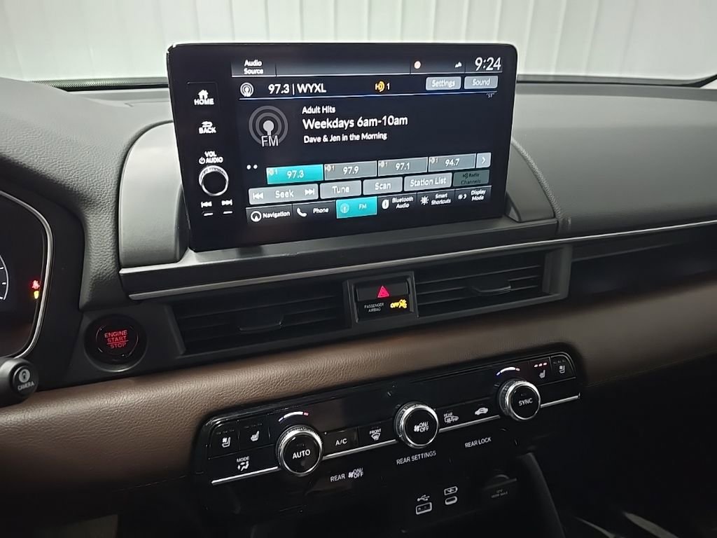 Used 2023 Honda Pilot Elite image 25