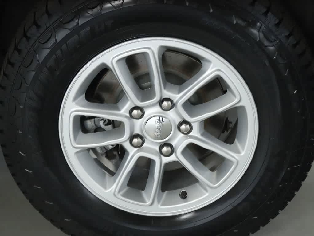 Certified 2020 Jeep Grand Cherokee Laredo AWD/4WD image 36