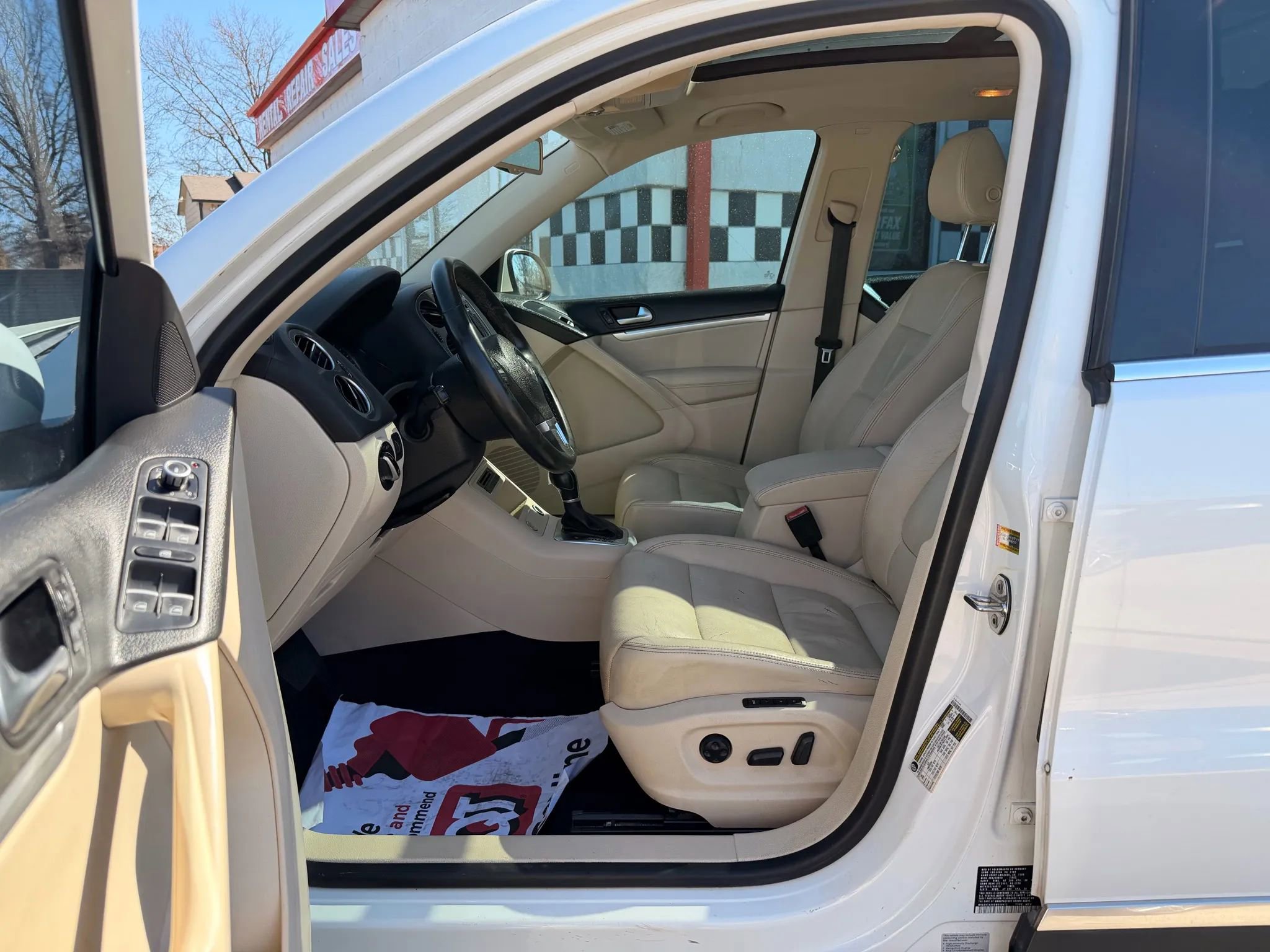 Used 2013 Volkswagen Tiguan S FWD image 11