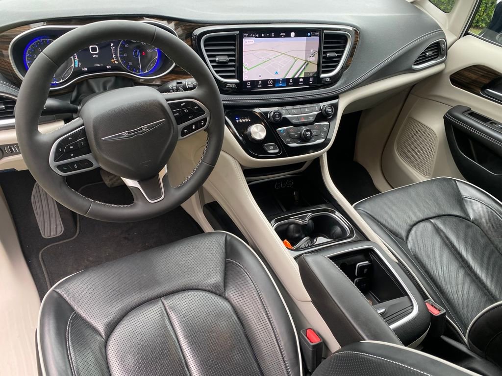 Used 2023 Chrysler Pacifica Limited image 12