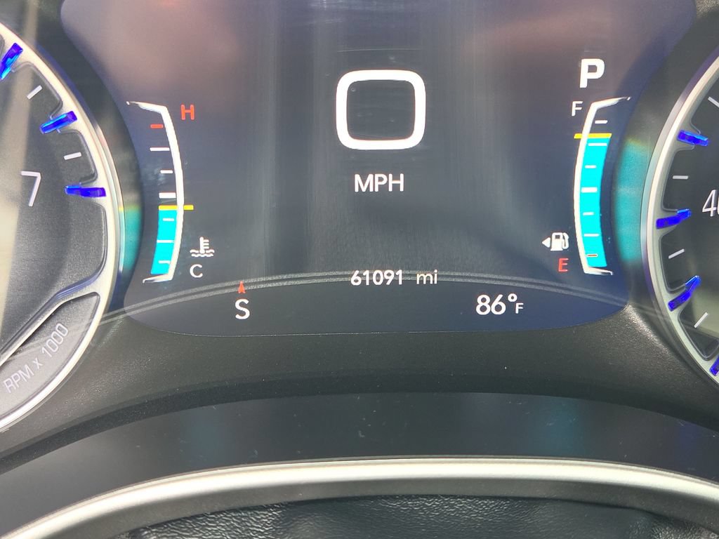 Used 2024 Chrysler Pacifica Touring-L FWD image 15