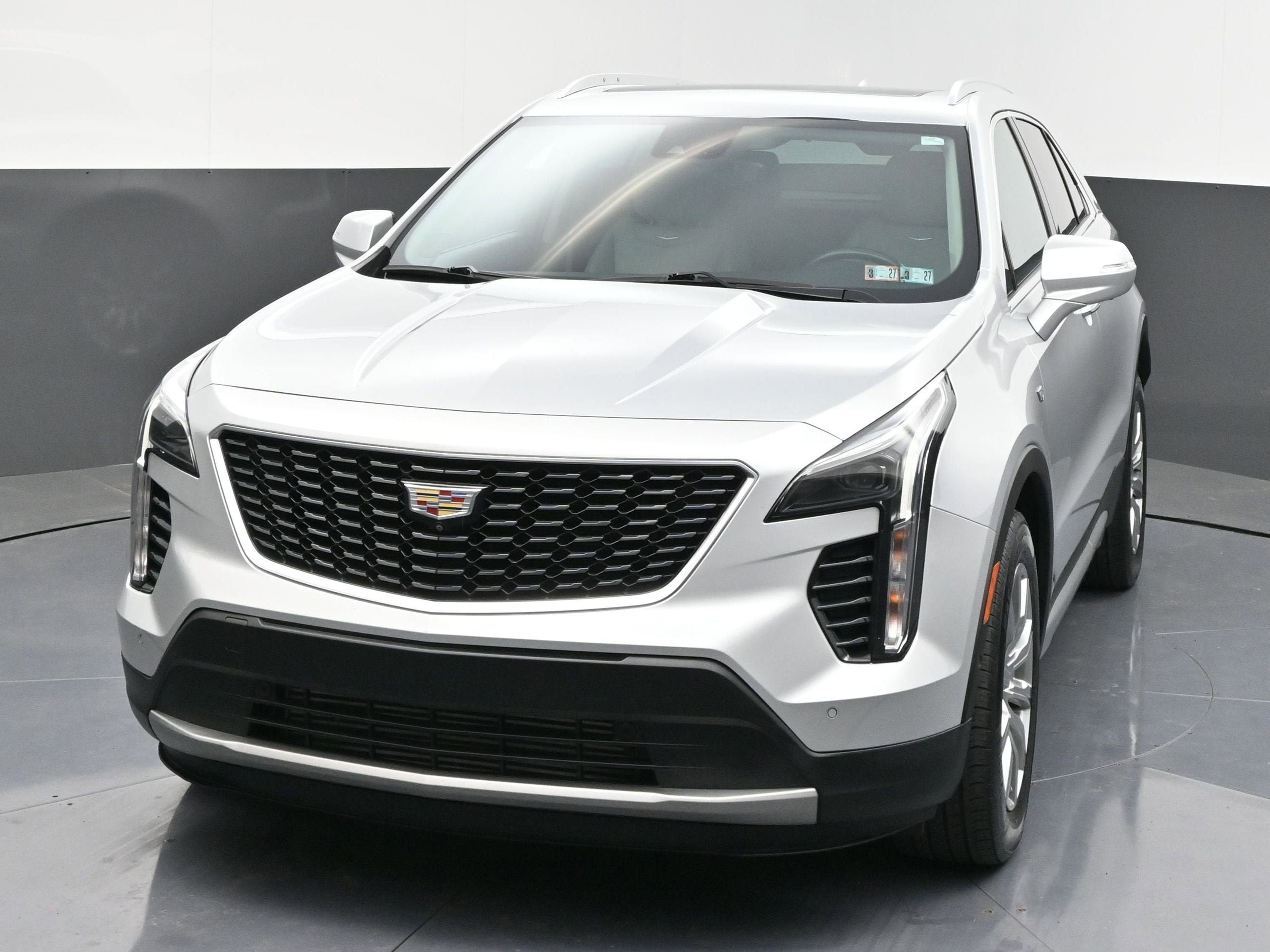 Used 2022 Cadillac XT4 Premium Luxury w/ Enhanced Visibility Package AWD/4WD image 3