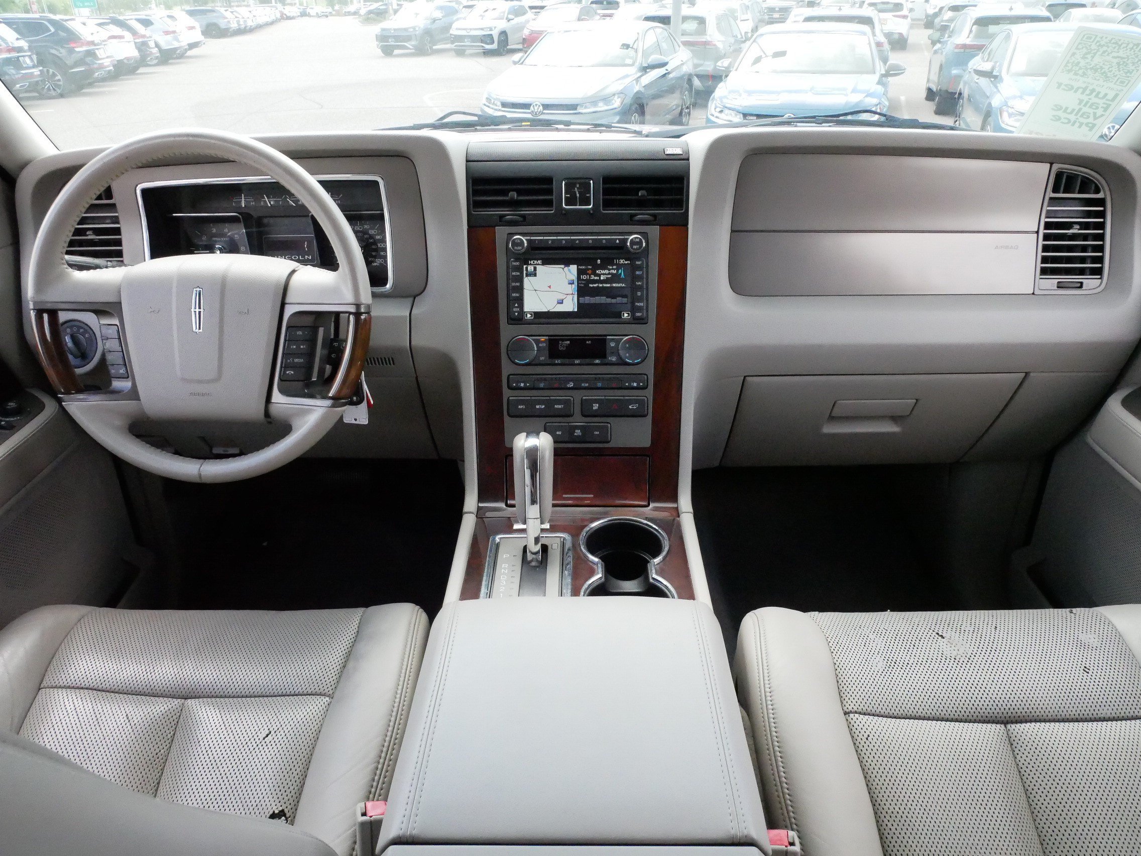 Used 2014 Lincoln Navigator 4WD image 10