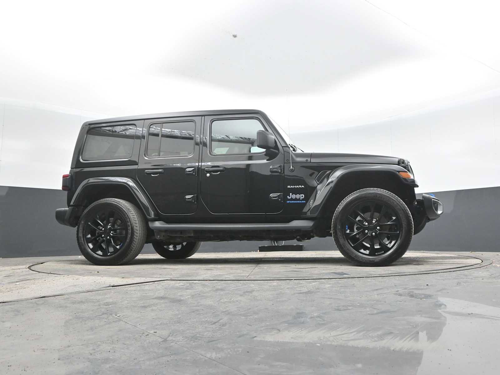 Used 2023 Jeep Wrangler Sahara w/ Cold Weather Group image 43
