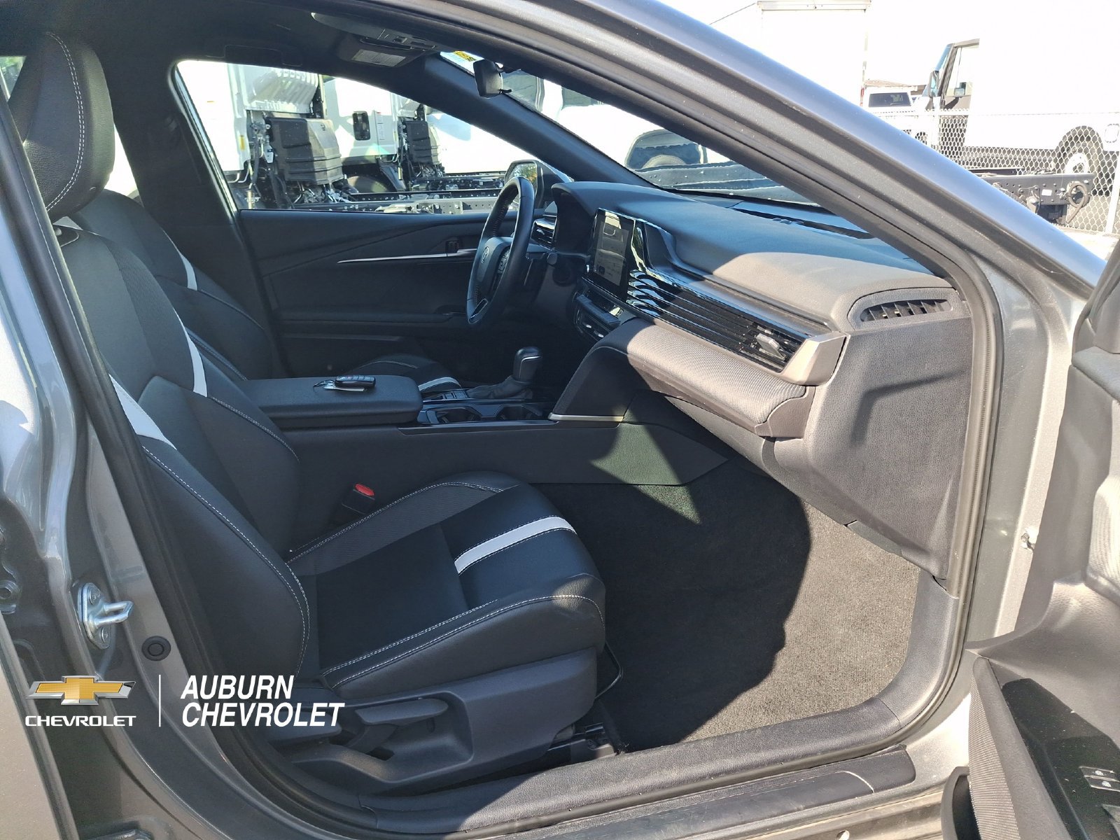 Used 2025 Toyota Camry SE FWD image 23