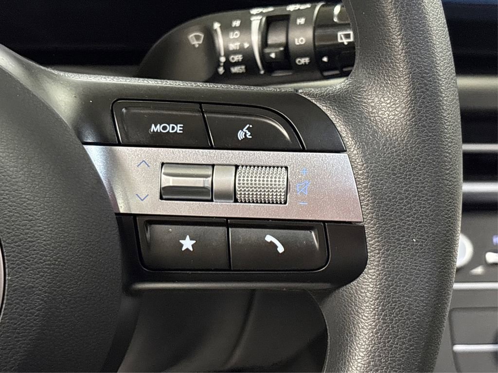 Certified 2025 Hyundai Tucson SE image 28