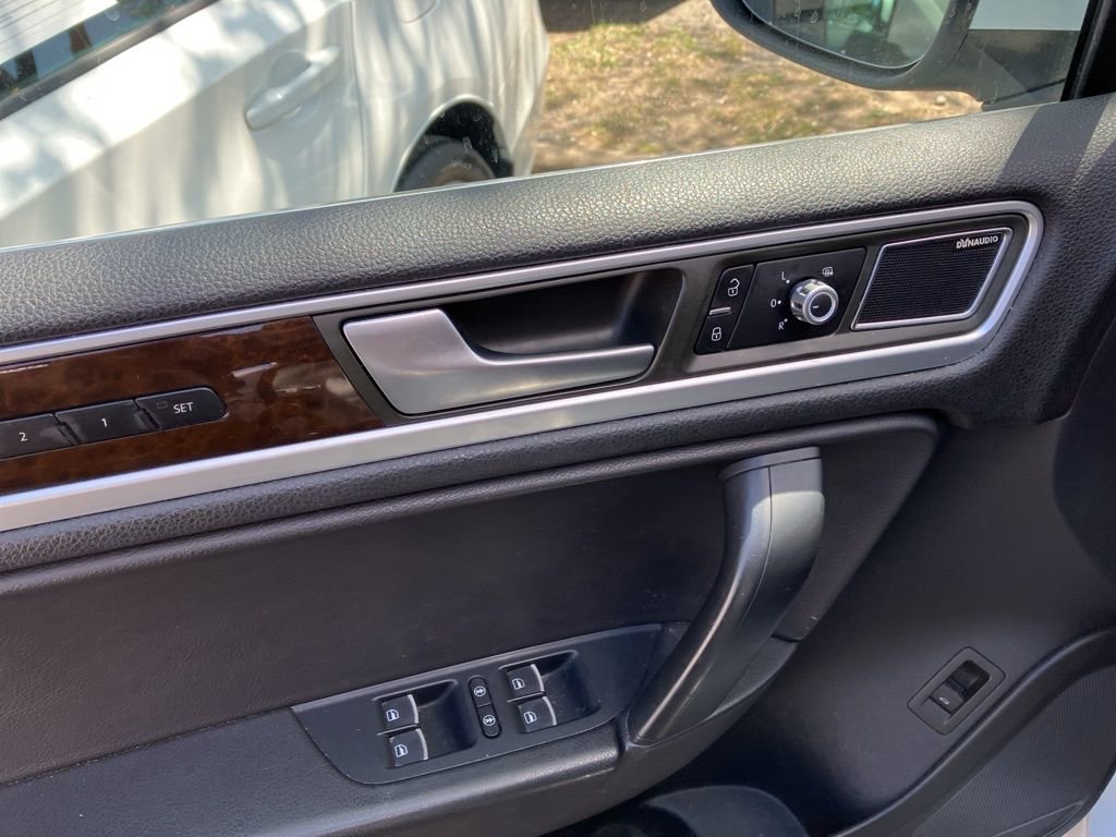 Used 2014 Volkswagen Touareg Executive image 8