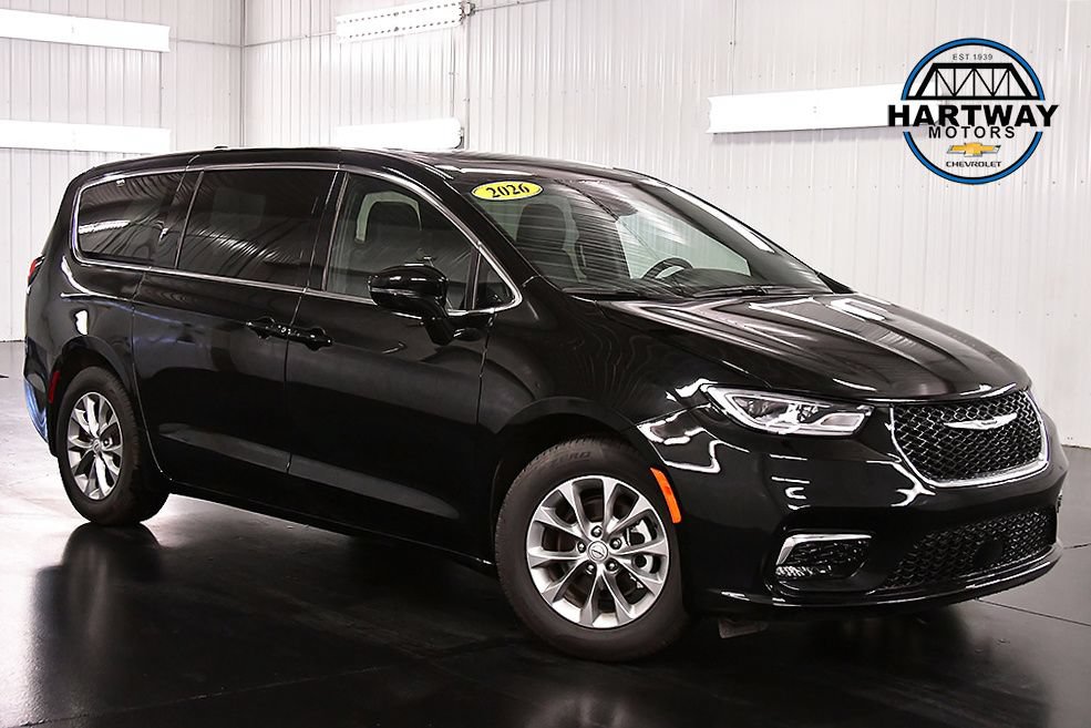 Used 2026 Chrysler Pacifica Limited FWD image 1