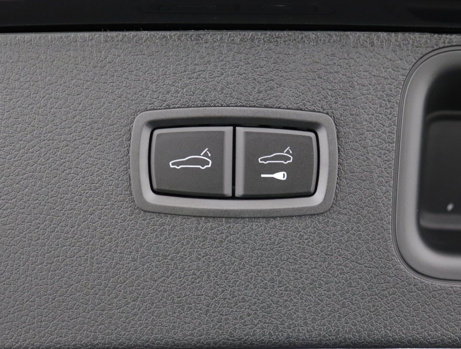 Certified 2025 Porsche Macan image 21