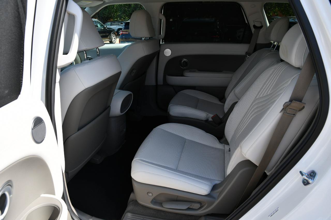 Used 2026 Hyundai Palisade SEL FWD image 31