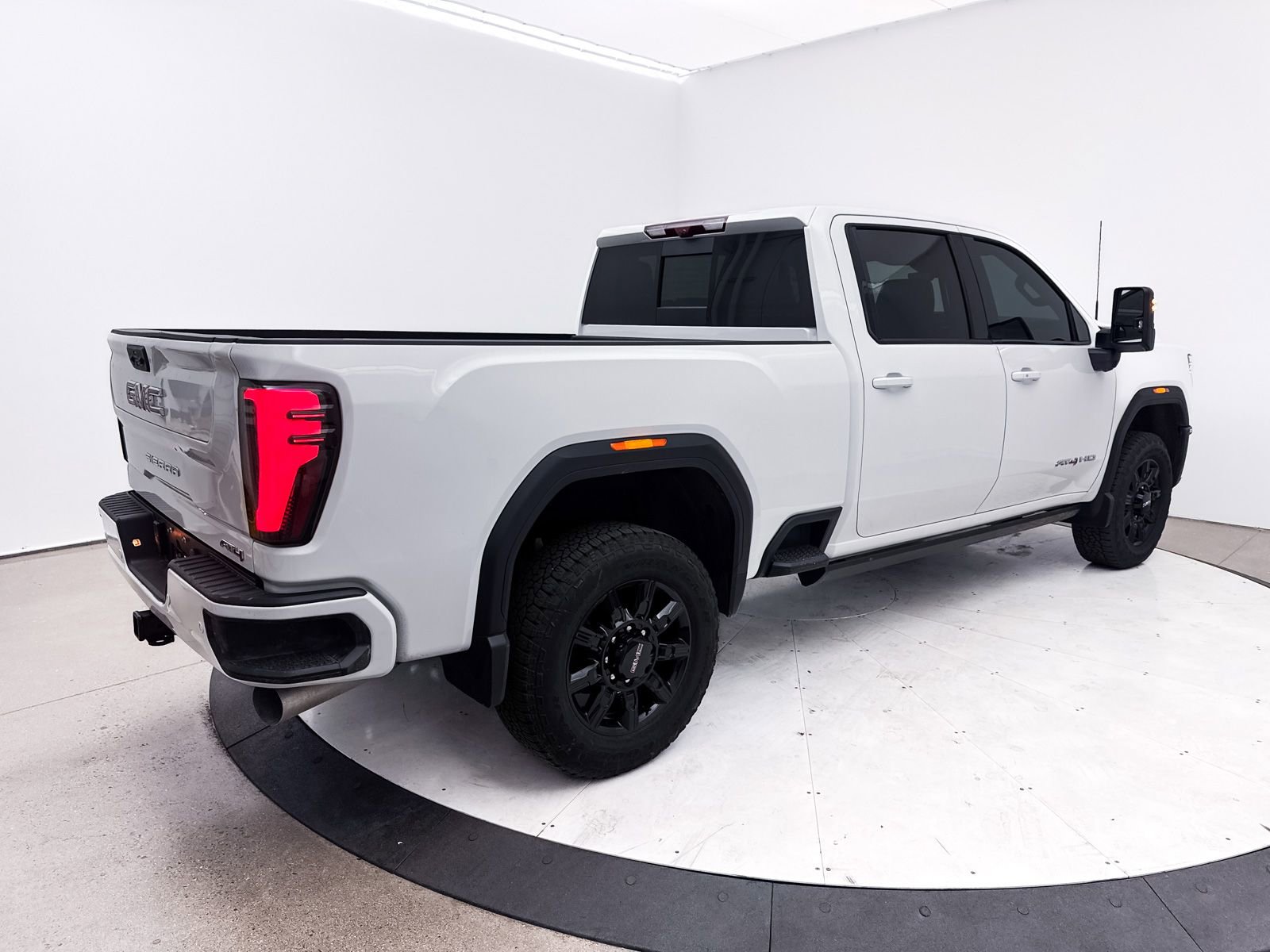 Used 2025 GMC Sierra 2500 AT4 w/ AT4 Premium Plus Package AWD/4WD image 19