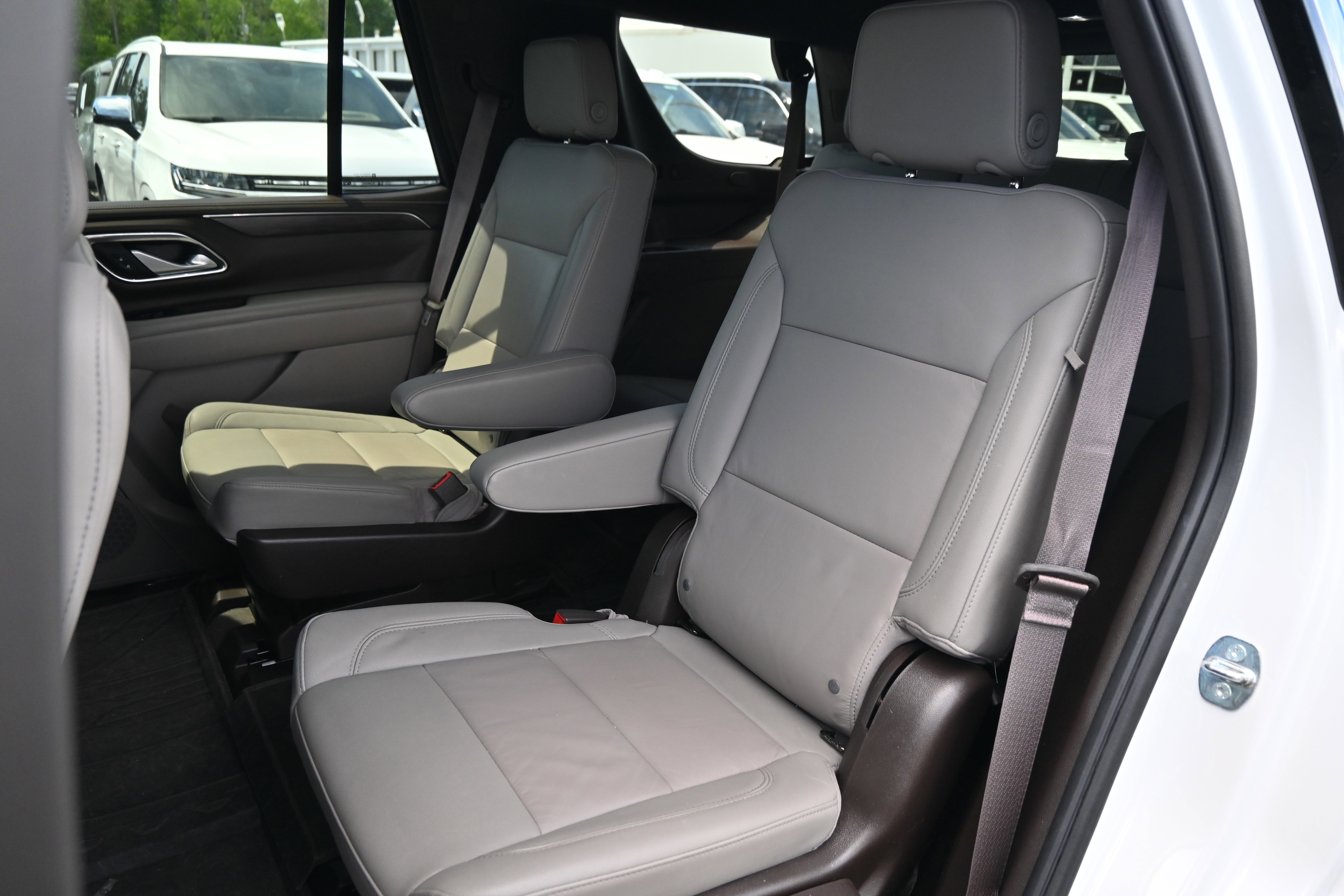 Used 2022 Chevrolet Tahoe LT w/ Luxury Package RWD image 8