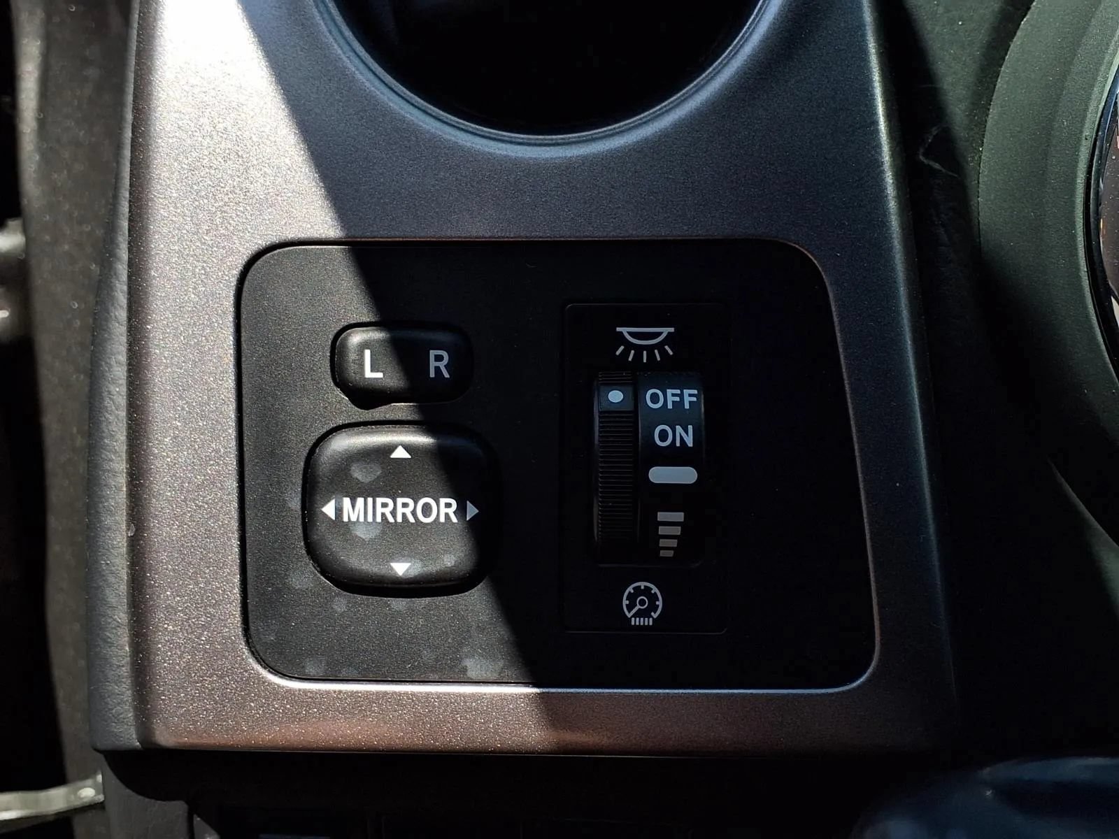 Used 2005 Toyota Matrix XR FWD image 17