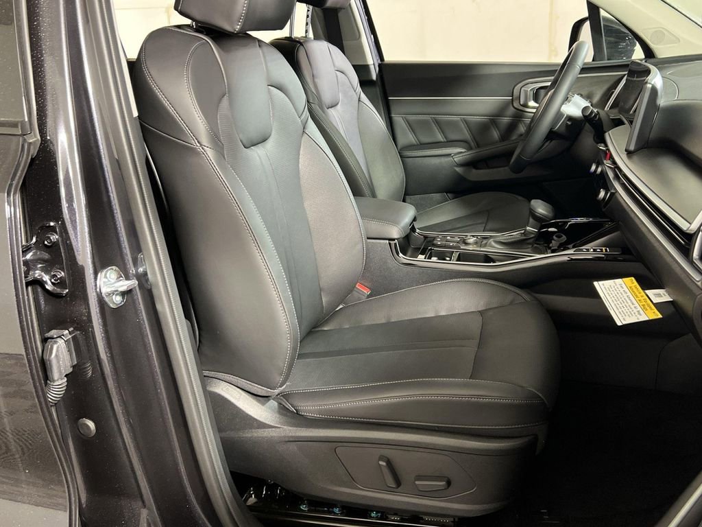 Used 2025 Kia Sorento SX AWD/4WD image 27