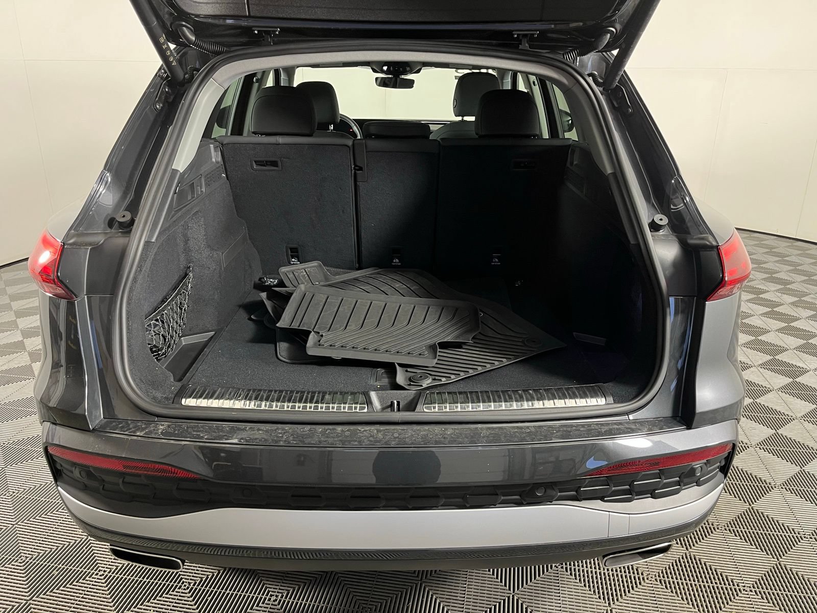 Used 2025 Audi Q5 Premium Plus w/ Premium Plus AWD/4WD image 19