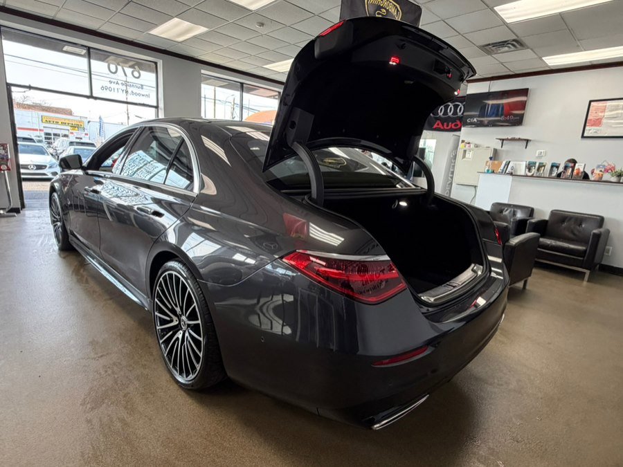 Used 2022 Mercedes-Benz S 580 4MATIC Sedan w/ AMG Line Package image 34