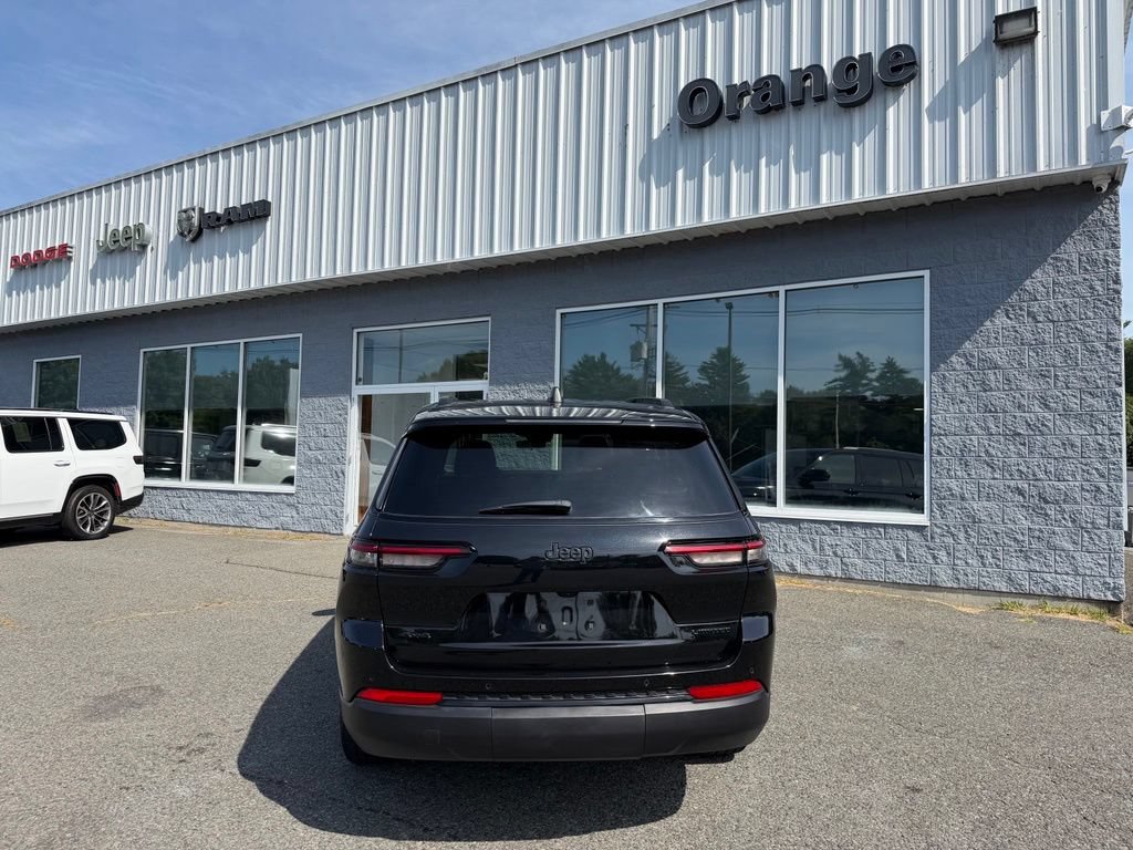 Used 2025 Jeep Grand Cherokee L Limited w/ Black Appearance Package AWD/4WD image 4