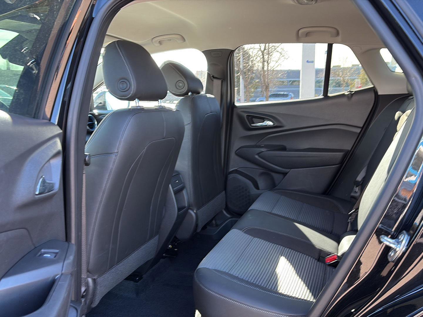 Used 2025 Chevrolet Trax LT w/ LT Convenience Package image 13