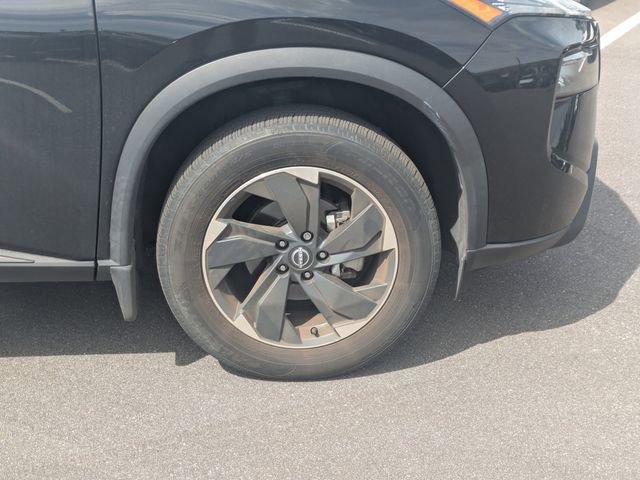 Used 2024 Nissan Rogue SV w/ SV Premium Package FWD image 11