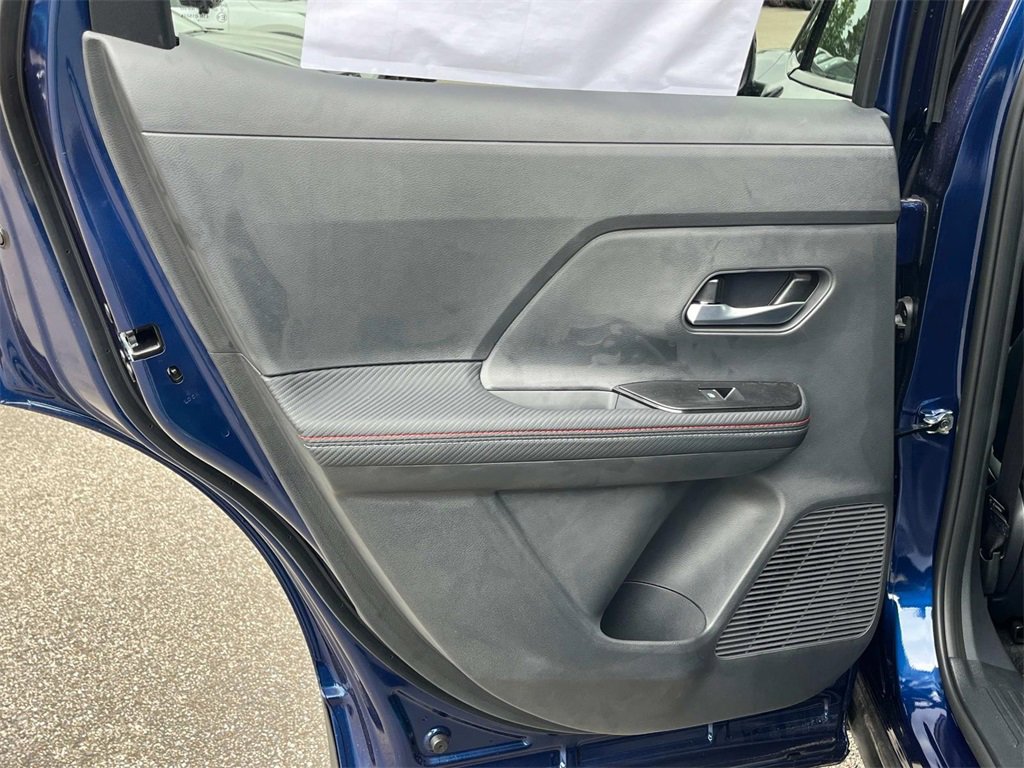 New 2025 Nissan Kicks SR image 19