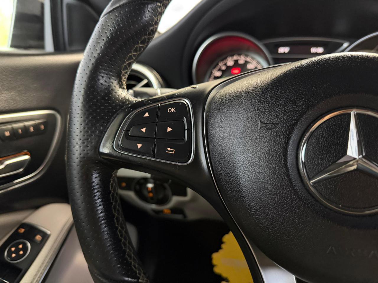 Used 2018 Mercedes-Benz CLA 250 4MATIC image 32