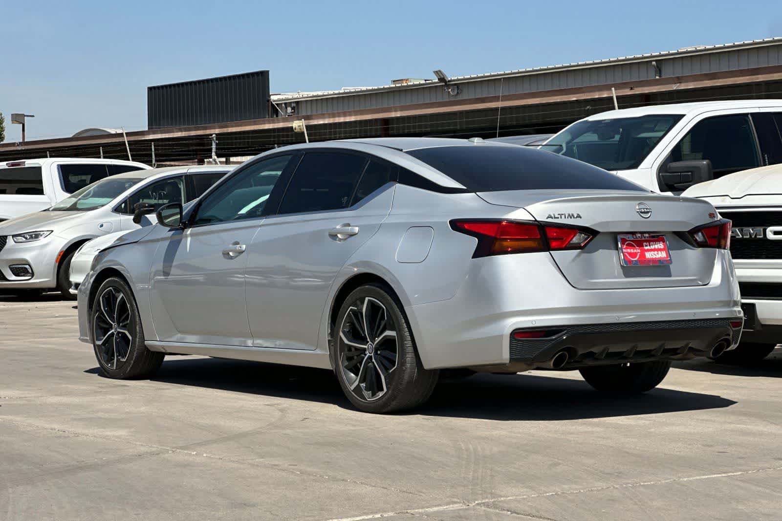 Used 2023 Nissan Altima 2.5 SR FWD image 7