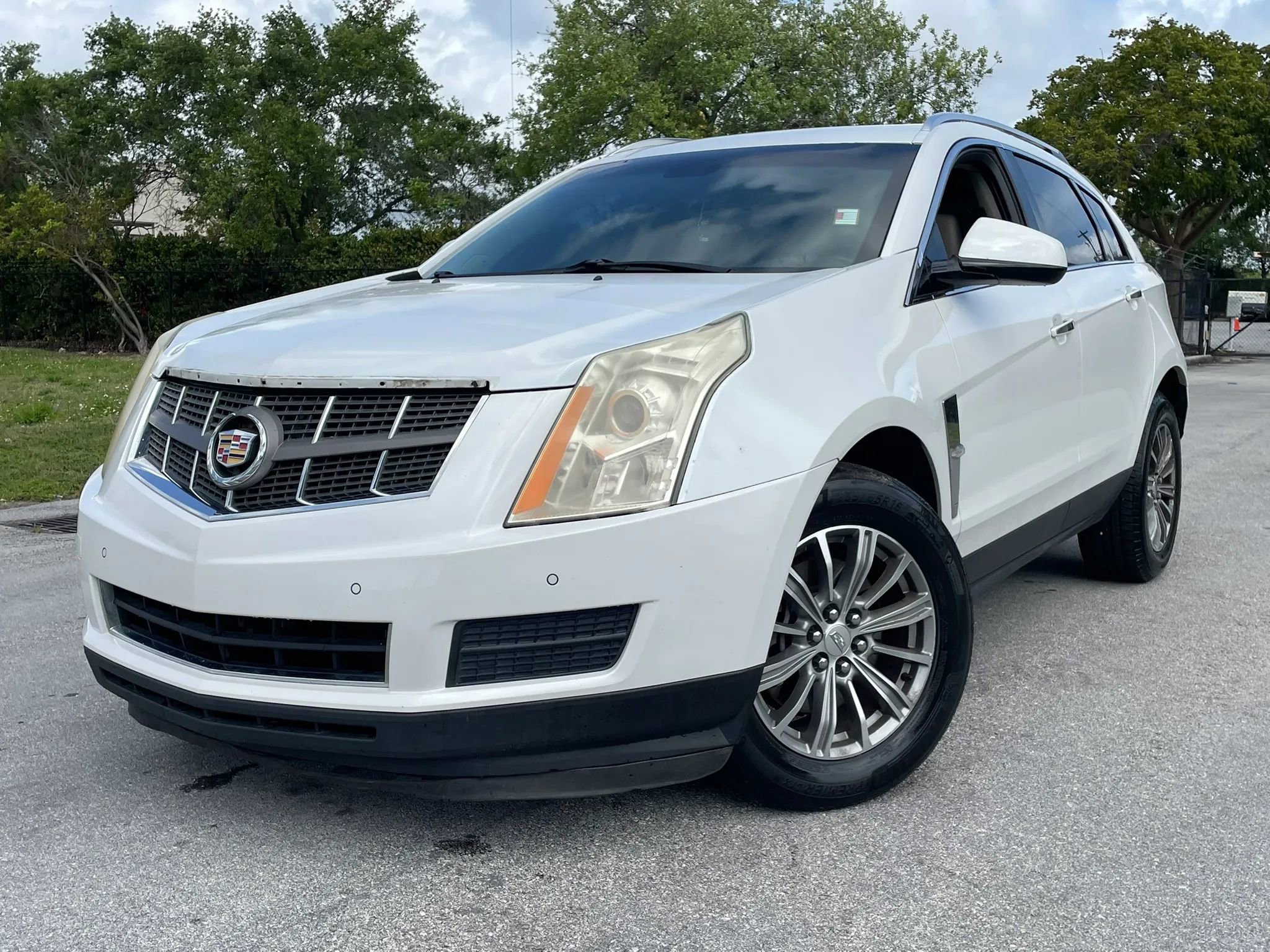 Used 2012 Cadillac SRX Luxury image 2