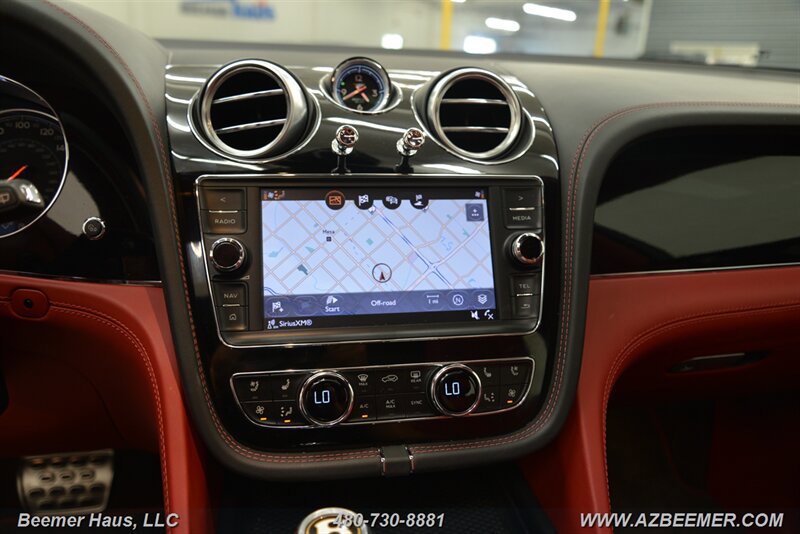 Used 2019 Bentley Bentayga AWD/4WD image 32