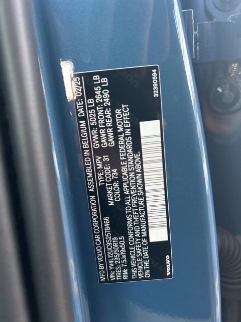 Certified 2025 Volvo XC40 B5 Plus image 28